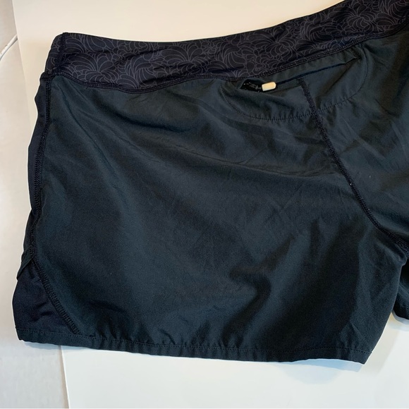 Size 12 Lululemon black drawstring waist shorts with no liner - Picture 7 of 16